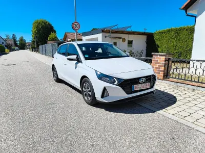 Gebraucht Hyundai i20 84 PS (61 kW) 2023 Weiß Kleinwagen