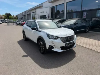 Second-hand Peugeot e-2008 Allure 100 kW (136 CP) 2022 Alb SUV