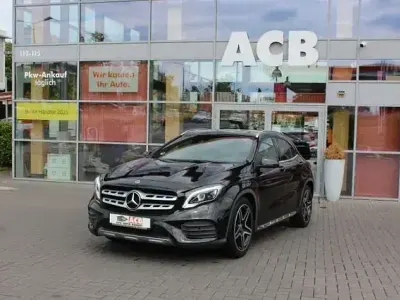 Gebraucht Mercedes GLA180 AMG line 122 PS (89 kW) 2018 Kosmosschwarz (metallic) SUV