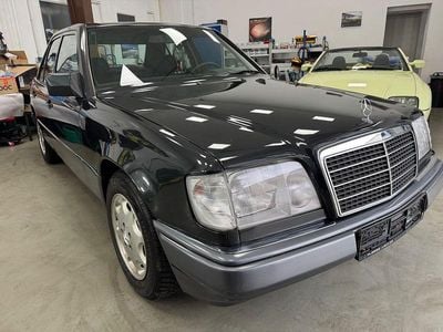 Gebraucht Mercedes E220 150 PS (110 kW) 1995 Grau Limousine