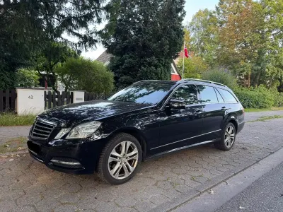 Gebraucht Mercedes E220 Avantgarde 170 PS (125 kW) 2012 Schwarz Kombi