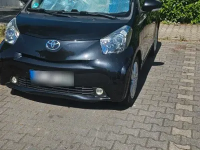 Gebraucht Toyota iQ 98 PS (72 kW) 2009 Schwarz Kleinwagen