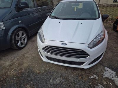 Gebraucht Ford Fiesta Trend 82 PS (60 kW) 2015 Weiß Kleinwagen