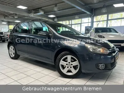 Gebraucht VW Golf VI Team 105 PS (77 kW) 2010 Blau Kleinwagen