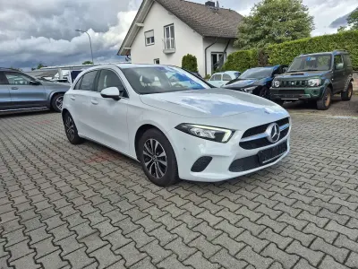Gebraucht Mercedes A180 Progressive 136 PS (100 kW) 2022 Mondstein silber Limousine
