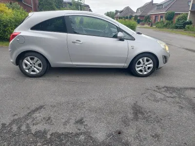 Gebraucht Opel Corsa 87 PS (63 kW) 2012 Silber Kleinwagen