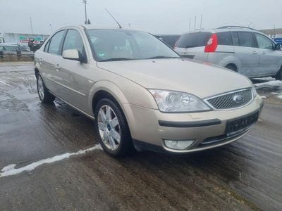 Gebraucht Ford Mondeo Ghia 145 PS (106 kW) 2004 Grau Limousine