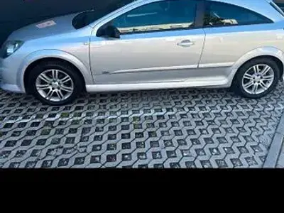 Gebraucht Opel Astra GTC Sport 140 PS (102 kW) 2008 Silber Limousine