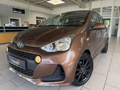 Gebraucht Hyundai i10 Trend 67 PS (49 kW) 2017 Braun Kleinwagen