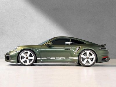 Oakgrün Neu 2025 Porsche 911 Turbo Coupé | 319.900 € (Teuer)