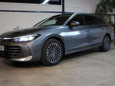 (diabasgrau metallic) Neu 2025 VW Passat Elegance Kombi | 43.444 € (Superpreis)