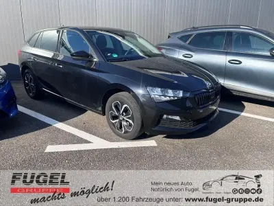Gebraucht Skoda Scala Ambition 110 PS (80 kW) 2023 Schwarzmagic perleffekt Kleinwagen