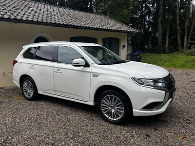 Gebraucht Mitsubishi Outlander P-HEV 224 PS (164 kW) 2021 Weiß SUV