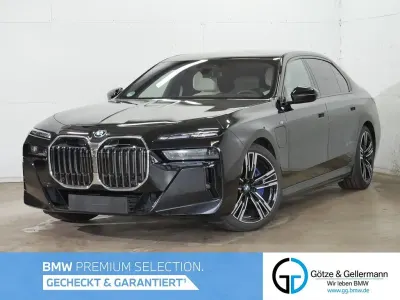 Gebraucht BMW 750e M Sport 489 PS (359 kW) 2025 Saphirschwarz Limousine