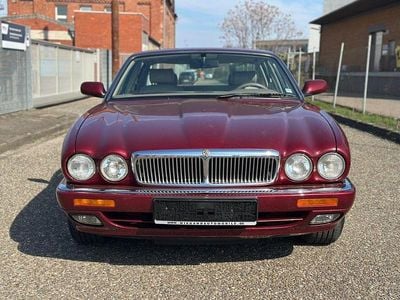 Gebraucht Jaguar X300 241 PS (177 kW) 1996 Rot Limousine