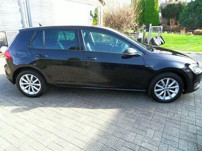 Gebraucht VW Golf VII LOUNGE 110 PS (80 kW) 2016 Deep black perleffekt Kleinwagen
