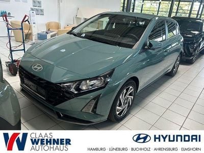 Mangrove green / mic Neu 2025 Hyundai i20 Trend Limousine | 22.800 € (Fairer Preis)