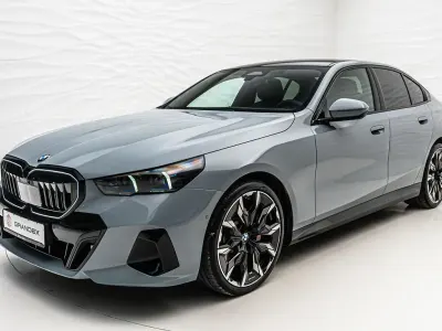 Gebraucht BMW 520 M Sport 197 PS (144 kW) 2026 Grau Limousine