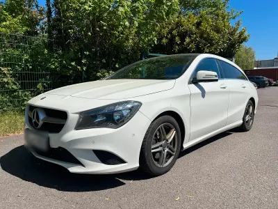 Gebraucht Mercedes CLA200 Shooting Brake 136 PS (100 kW) 2015 Weiß Kombi