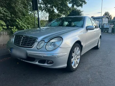 Gebraucht Mercedes E220 170 PS (125 kW) 2004 Silber Limousine