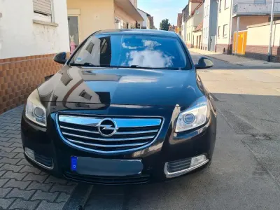 Gebraucht Opel Insignia 163 PS (119 kW) 2009 Schwarz Limousine