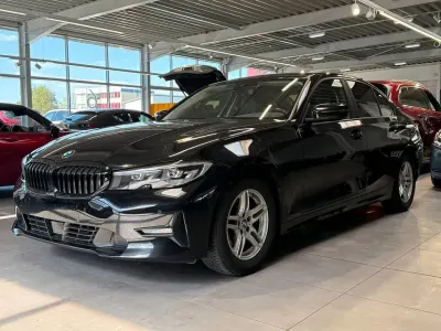 Gebraucht BMW 320 Sport Line 190 PS (139 kW) 2019 Schwarz Limousine