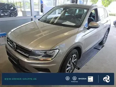 Gebraucht VW Tiguan Sound 150 PS (110 kW) 2017 Titanium beige metallic SUV