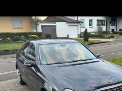 Gebraucht Mercedes E240 Classic 177 PS (130 kW) 2005 Schwarz Limousine