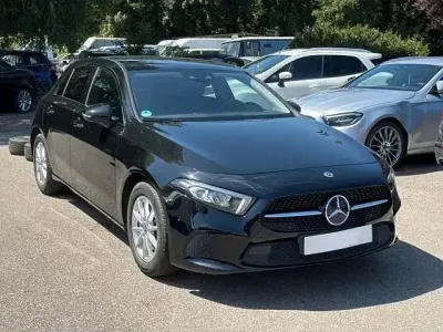 Gebraucht Mercedes A180 Progressive 136 PS (100 kW) 2020 Kosmoschwarz Limousine
