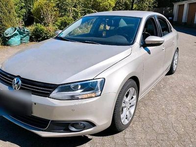 Second-hand VW Jetta 140 CP (102 kW) 2013 Auriu Berlinǎ