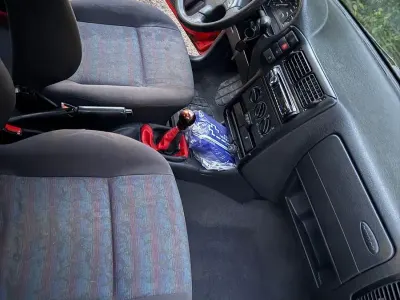 Brugt VW Polo Conceptline 60 HK (44 kW) 1995 Rød Sedan
