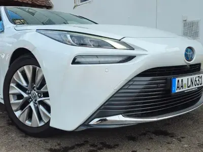 Gebraucht Toyota Mirai Executive 182 PS (133 kW) 2022 Frozen white Limousine
