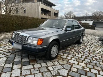 Gebraucht Mercedes E230 133 PS (97 kW) 1990 Silber Limousine
