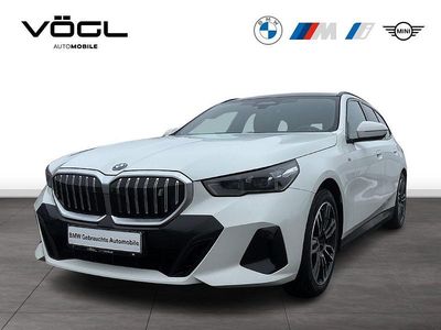 Alpinweiß uni Gebraucht 2025 BMW i5 M Sport Kombi | 57.980 € (Superpreis)