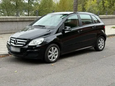 Gebraucht Mercedes B180 116 PS (85 kW) 2010 Schwarz Van / Kleinbus