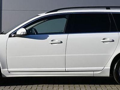 Weiß Gebraucht 2011 Volvo V70 Summum Kombi | 16.200 €