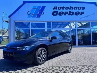 Gebraucht VW Golf VII Life 131 PS (96 kW) 2021 Violett Kleinwagen