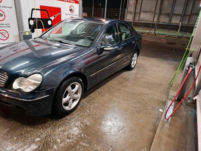 Second-hand Mercedes C320 218 CP (160 kW) 2001 Albastru Berlinǎ