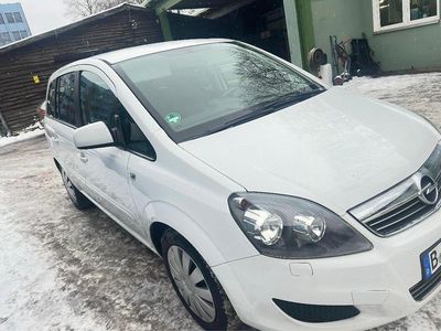 Weiß Gebraucht 2011 Opel Zafira Van / Kleinbus | 5.500 € (Teuer)