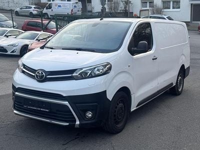 Weiß Gebraucht 2022 Toyota Proace Van / Kleinbus | 11.999 €