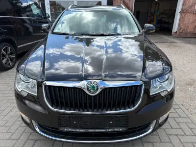 Gebraucht Skoda Superb Elegance 160 PS (117 kW) 2013 Braun Kombi