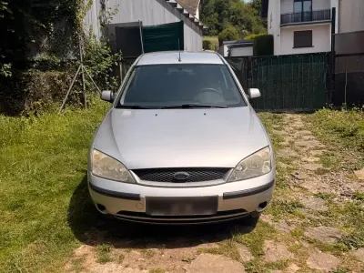 Gebraucht Ford Mondeo 110 PS (80 kW) 2002 Silber Limousine