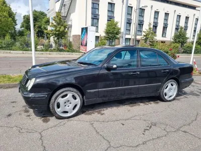 Używany Mercedes E430 Avantgarde 279 KM (205 kW) 2003 Czarny Sedan/Limuzyna