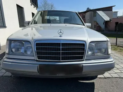 Gebraucht Mercedes E280 193 PS (141 kW) 1994 Silber Limousine