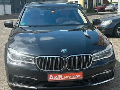 Gebraucht BMW 750 Sport Line 400 PS (294 kW) 2017 Schwarz Limousine