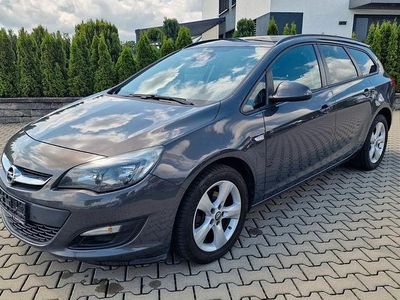 Grau Gebraucht 2014 Opel Astra Limousine | 3.450 € (Fairer Preis)