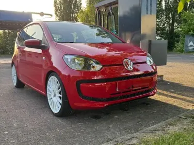 Käytetty VW up! move up! 60 HP (44 kW) 2012 Punainen Viistoperä