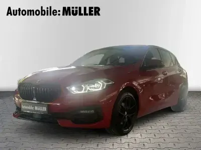 Gebraucht BMW 118 Sport Line 136 PS (100 kW) 2023 Melbournerot metallic Kleinwagen