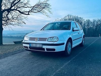 Second-hand VW Golf IV Comfortline 102 CP (75 kW) 1999 Alb Hatchback