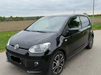 Käytetty VW up! move up! 75 HP (55 kW) 2015 Musta Viistoperä
